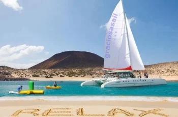 Excursión a La Graciosa en Catamarán Excursión a La Graciosa en Catamarán